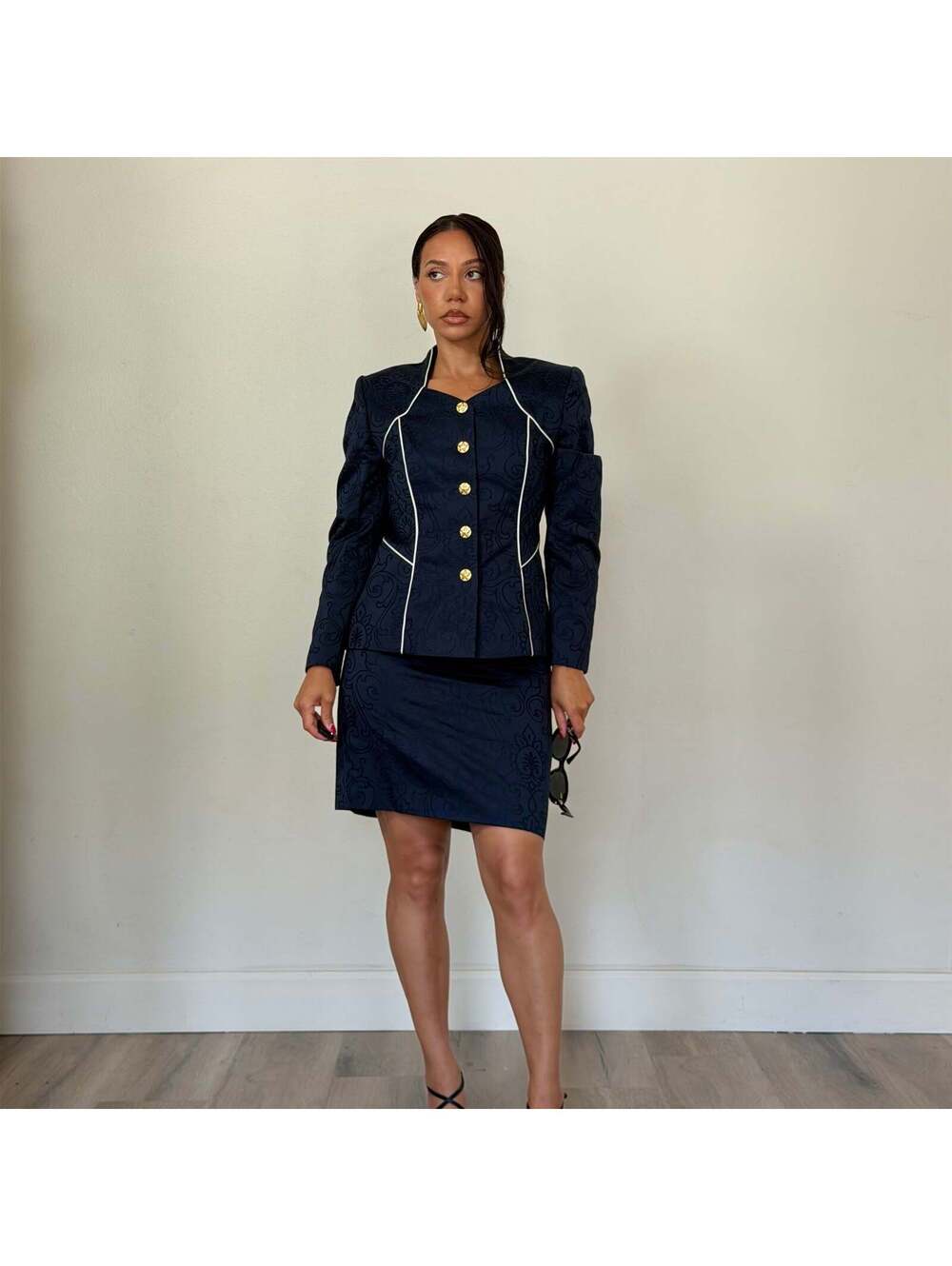 Escada - Picture 2 of 9